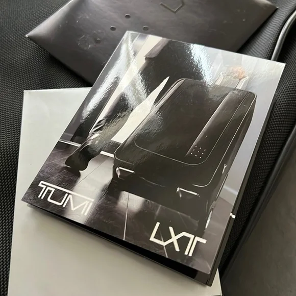 NWOTs tumi LXT Imagination messenger bag